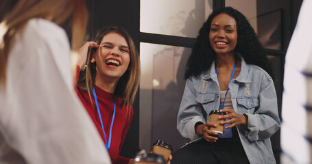 A group of female company employees are having fun chatting after work.