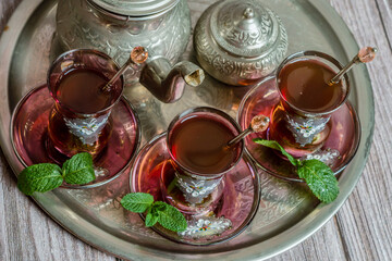 Obraz na płótnie Canvas tray with glasses and serving jug of authentic Moorish tea