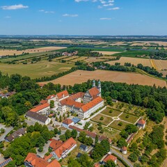 Kloster Holzen im Naturpark Westliche Wälder am Rand des Lechtals in Nordschwaben