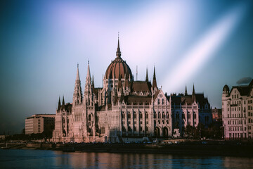 Obraz premium Budapest parliament in magic sunset, and the Danube river, Hungary