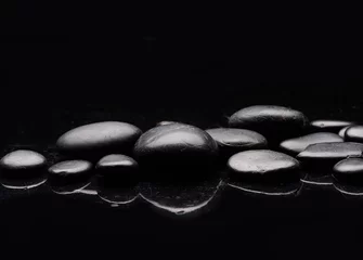 Schilderijen op glas shiny dark spa stones with water drops, reflection  © Mee Ting