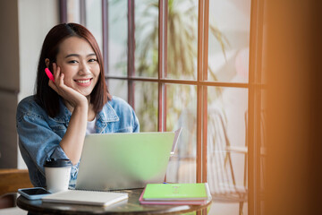 Young Asian businesswoman working at coffee shop