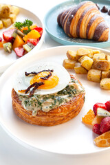 Florentine - creamy mix of chicken and spinach served in a danish pastry, topped with fried egg and sun-dried tomatoes.