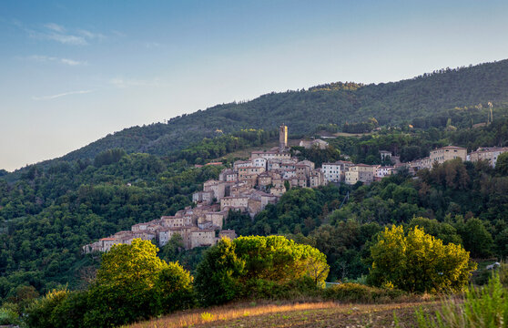 Italy, Tuscany,CastelnuovodiValdiCecina, View of hillside village and surrounding landscape in summer