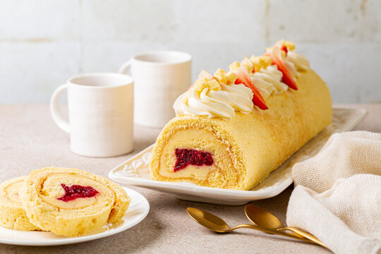 Biskuit-Roulade Bilder – Durchsuchen 1,064 Archivfotos, Vektorgrafiken ...