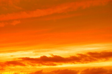 Obraz premium 黄金色の夕景 背景イメージ