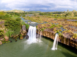 Fototapeta na wymiar Image beautiful of Dray Nur waterfall in National park at DakNong province, Vietnam