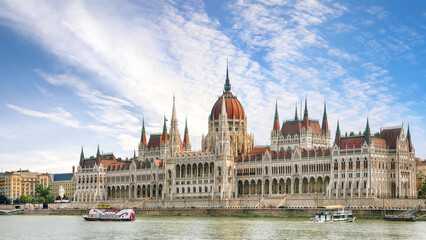 Obraz premium Fabulous scene with Hungarian Parliament at daytime.