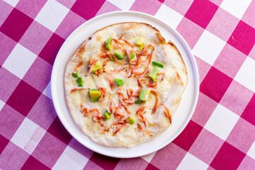 桜海老とアボカドのクリスピーピザ