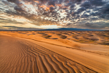 Fototapeta na wymiar Beautiful sunset over the sand dunes in the Arabian Empty Quarter Desert. UAE