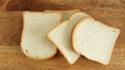 tranches de pain de mie, en gros plan, sur une table