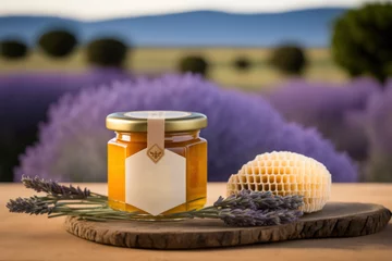 Fotobehang Pot de miel de lavande dans un décor naturel en extérieur © Sébastien Jouve