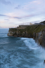 Obraz premium cliffs in the sea at sunset
