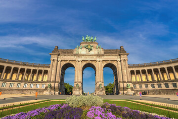 Obraz premium Brussels Belgium, city skyline at Arcade du Cinquantenaire of Brussels (Arc de Triomphe)