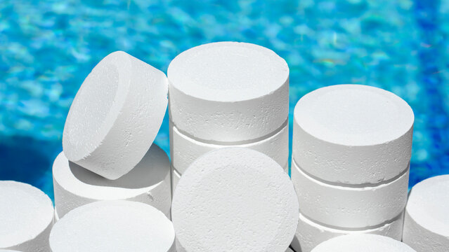 Chlorine tablet for swimming pools. Chemical products for the maintenance of swimming pools in the form of round tablets to keep the water and ph clean by adding chlorine to the swimming pools.