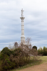 Vertical view of the historic 1884 granite Victory Monument with its figure of Liberty replacing the original damaged by lightning in 1956, Yorktown, Virginia, USA
