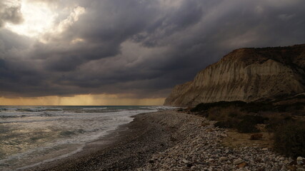 Regenfront &uuml;ber dem Meer auf Zypern