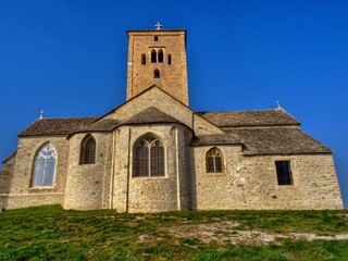 Fototapeta na wymiar Église Saint-Martin de Laives en Bourgogne.