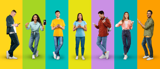 Obraz premium Cheerful young international people in casual show phone with empty screen, chatting, texting