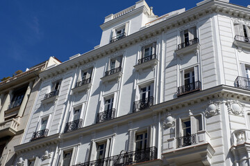 Obraz premium Traditional Spanish structure with windows and balconies with modernist architectural elements outside in Madrid, Spain