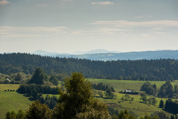 Widok na miejscowość Lutowiska i Bieszczadzkie szczyty