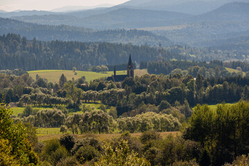 Widok na miejscowość Lutowiska i Bieszczadzkie szczyty © LukaszB