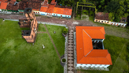 Alcântara Colonial Casarões Igrejas Ruínas Abandonado São Luís Maranhão Brasil Colônia IPHAN Histórico História Brasileira Arquitetura Telhado Aéreo Drone Viagem Turismo Turístico 