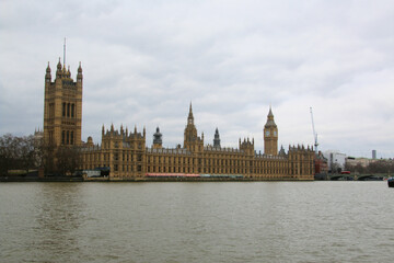 Fototapeta na wymiar A view of the Houses of Parliment across the river thames