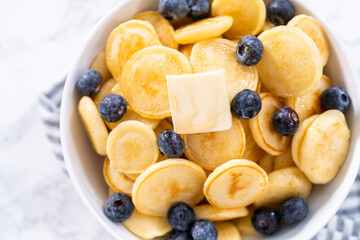 Mini pancake cereal