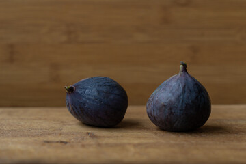 fresh figs on wooden background