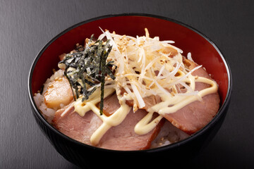 マヨねぎチャーシュー丼