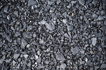 sol constitué de graviers ou de cailloux gris en calcaire