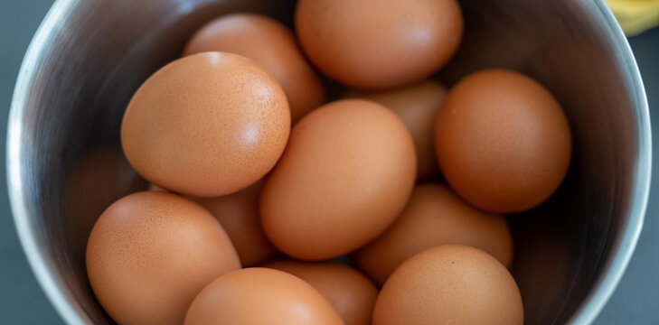 oeufs dans un cul de poule saladier de cuisine