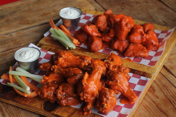 Alitas y boneless vistos desde arriba