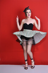 mulher sexy pin up com expressão facial 