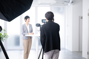 使いやすいインタビュー風景の様子　被写体ボケ