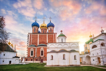 Fototapeta na wymiar Assumption Cathedral and Archangel Cathedral, Ryazan Kremlin, Ryazan