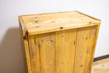 DIYで制作した木製のゴミ箱