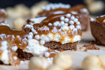 round tartlet with salted caramel and roasted hazelnuts