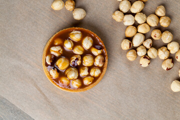 round tartlet with salted caramel and roasted hazelnuts