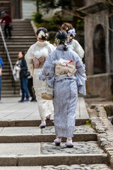 Fototapeta na wymiar Japanese people dressed in kimono around Kyoto.