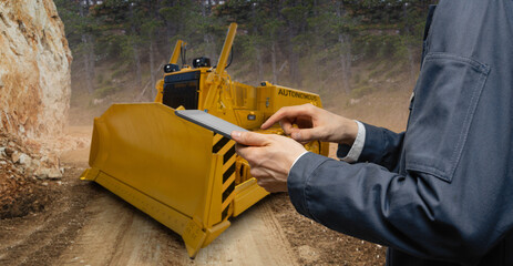 Engineer programs autonomous bulldozer using digital tablet  © scharfsinn86