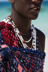 Biżuteria na szyi masajskiego  wojownika - obrazy, fototapety, plakaty