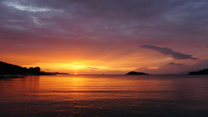 Sonnenuntergang über dem Meer (Albanien)