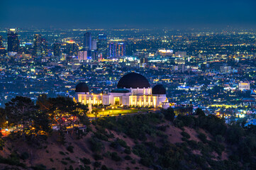 Obraz premium Griffith Observatory and Los Angeles skyline at night