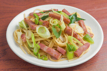 白葱とベーコンのパスタ