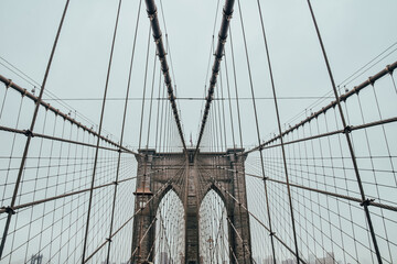 Obraz premium Foto del Puente de Brooklyn sin gente en Manhattan, Nueva York, Estados Unidos.
