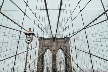 Foto del Puente de Brooklyn en Manhattan, Nueva York, Estados Unidos.