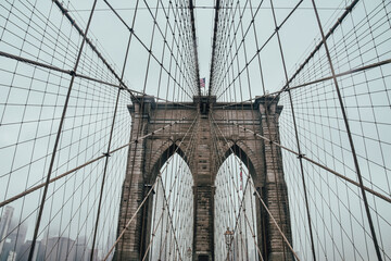 Naklejka premium Fotografía del Puente de Brooklyn en Nueva York, Estados Unidos, sin personas.