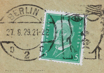 stamp briefmarke papier paper old alt antik vintage retro post letter mail brief face grün green German berlin 1929 august